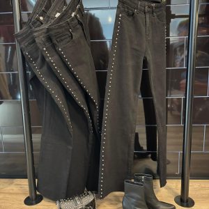 Pantalón vaquero tachas  LONNY